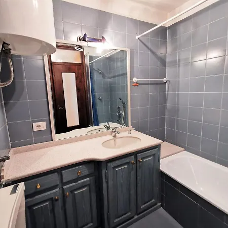 Hostdomus - City Hall Suites شقة
