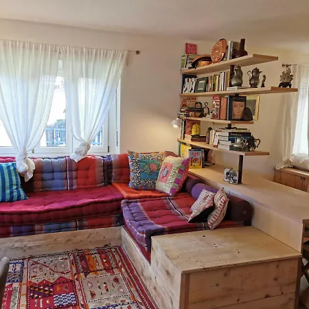 Hostdomus - City Hall Suites