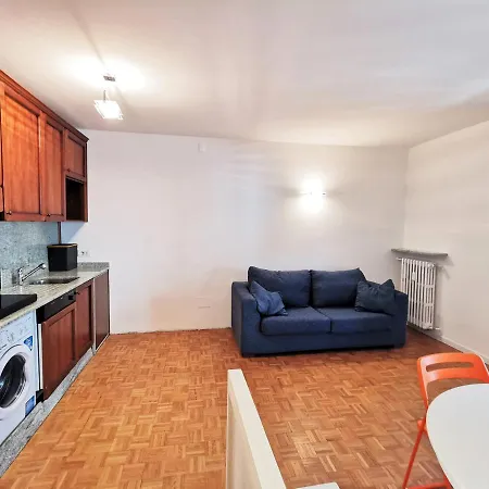 Apartment Hostdomus - City Hall Suites *