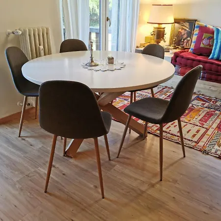 شقة Hostdomus - City Hall Suites سيستريير