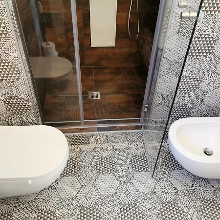 Hostdomus - City Hall Suites سيستريير