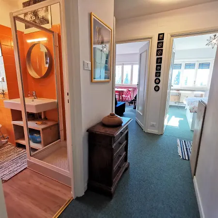 Hostdomus - City Hall Suites شقة سيستريير