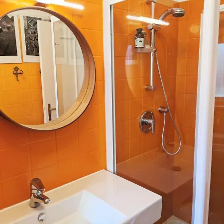 شقة Hostdomus - City Hall Suites سيستريير