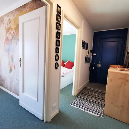 Hostdomus - City Hall Suites شقة