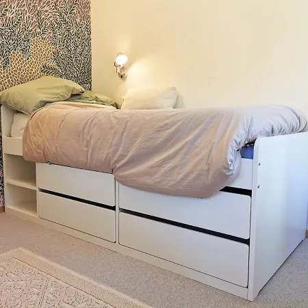 Hostdomus - City Hall Suites * سيستريير