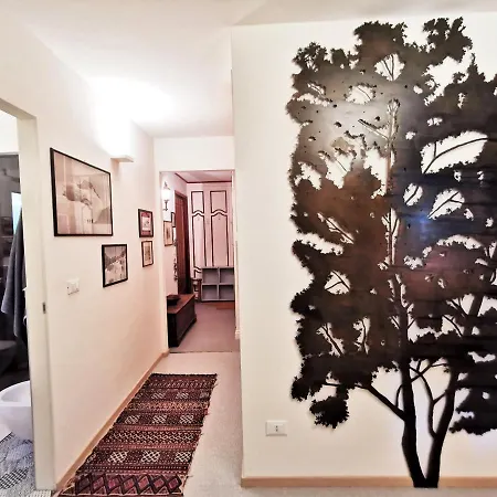Hostdomus - City Hall Suites * سيستريير