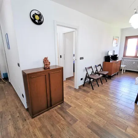 Hostdomus - City Hall Suites سيستريير