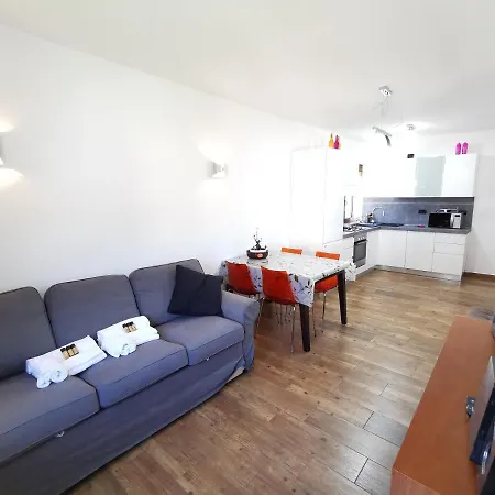 Hostdomus - City Hall Suites شقة
